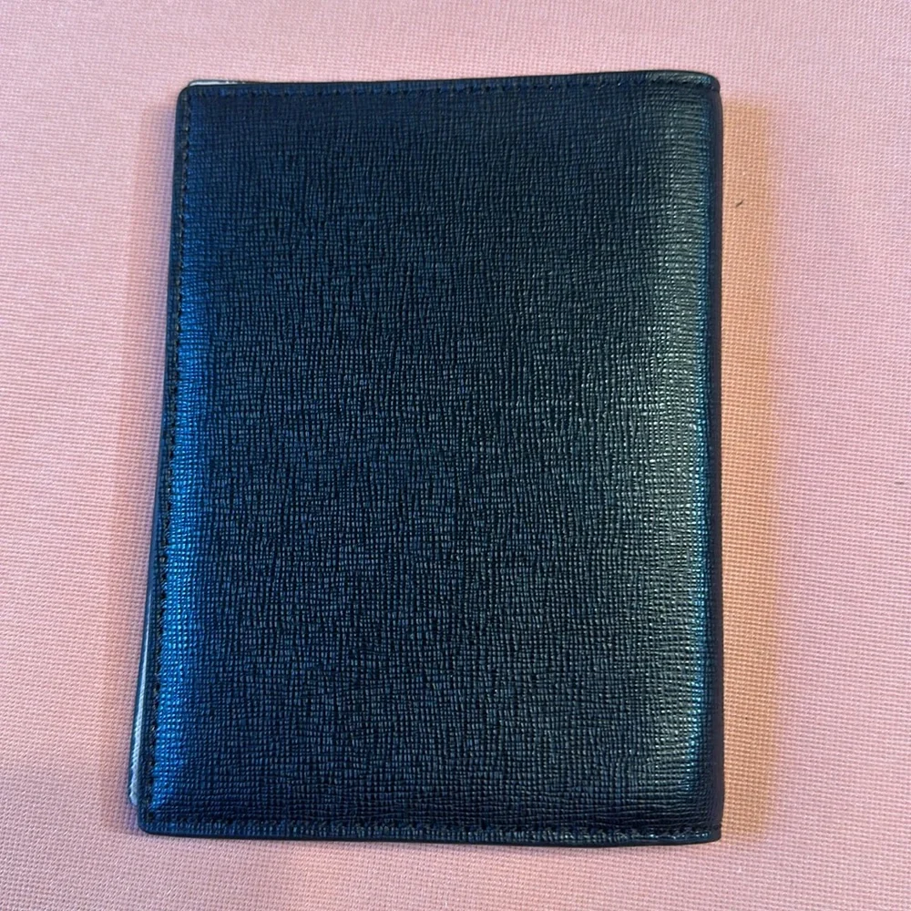 New KATE SPADE Leather Passport Holder. Metal Gold Logo. Black/Pink Interior.